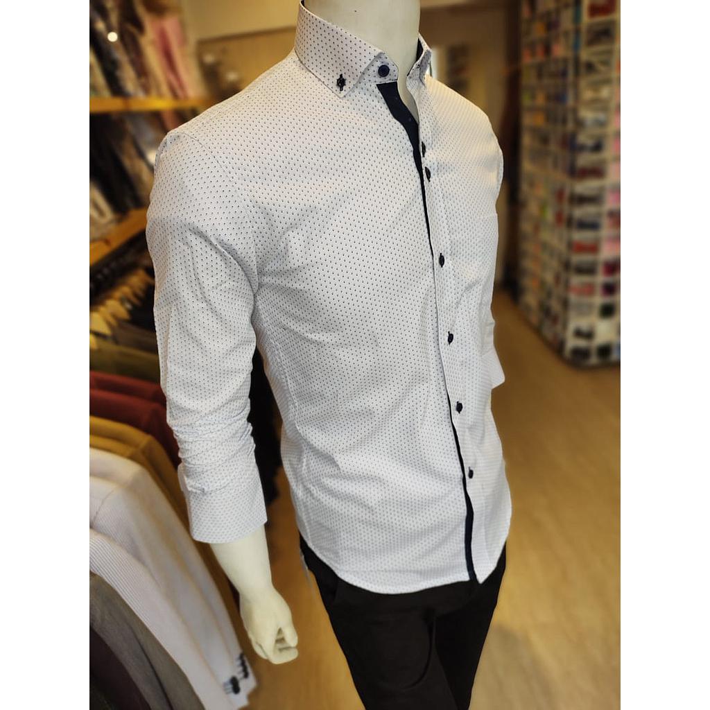 CAMISA BLANCA PUNTOS |